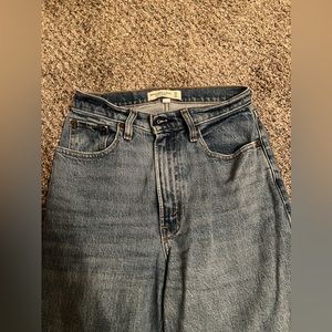 Abercrombie & Fitch Curve Love Ultra High Rise 90s Straight Jean, 25R